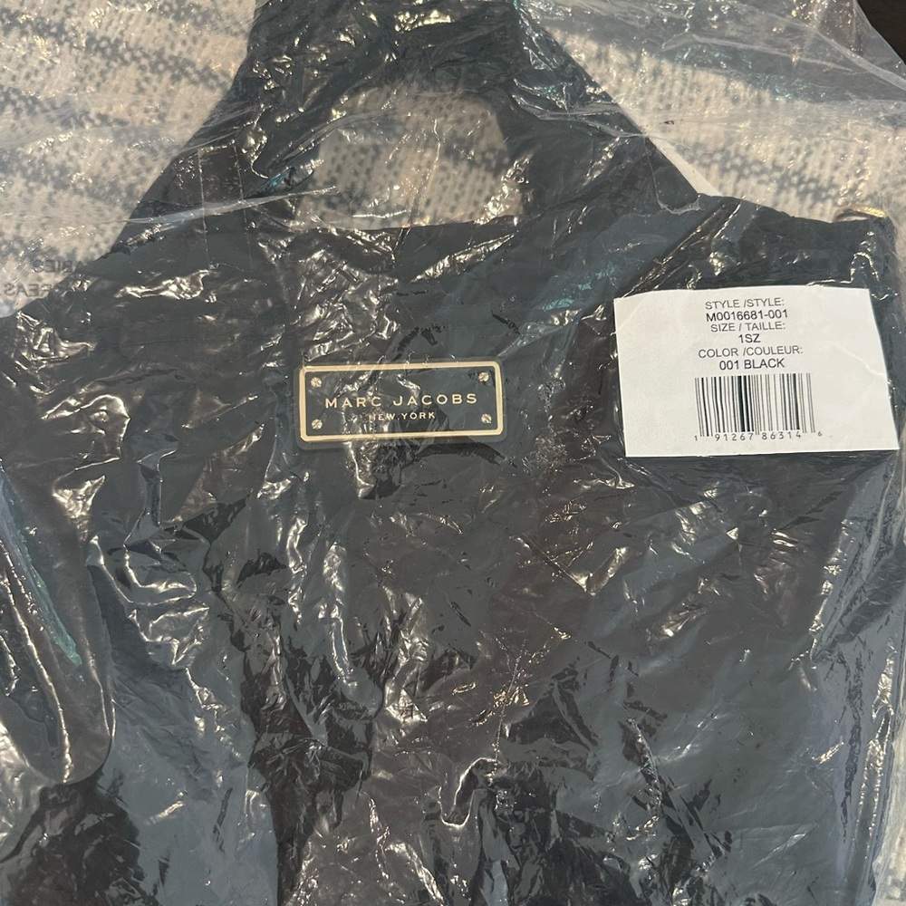 NWT Marc Jacobs puff black bucket bag crossbody - Picture 2 of 6